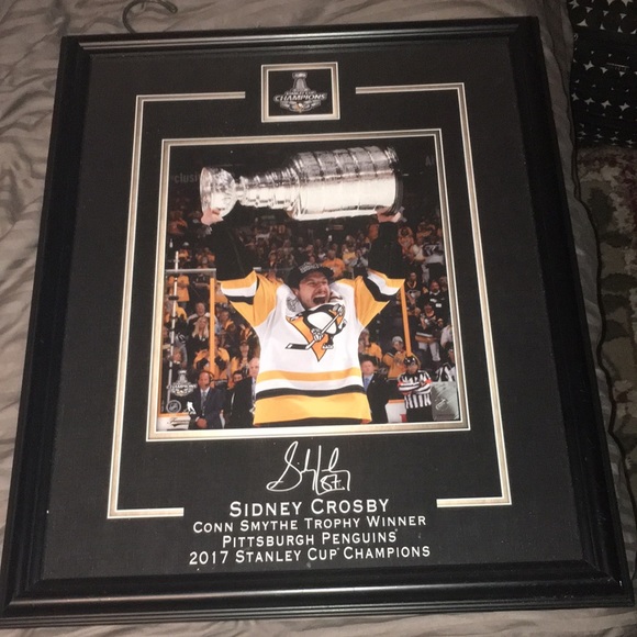 sports mem Other - Sidney Crosby 2017 stanley cup champions framed picture signed